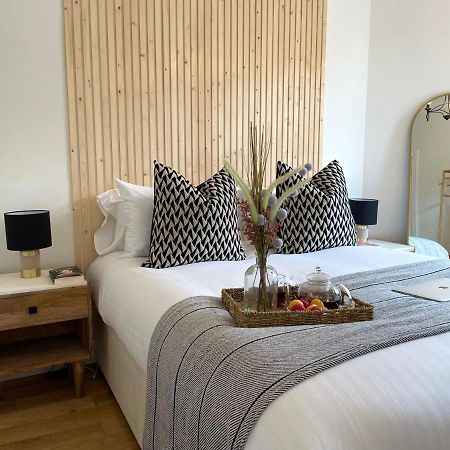 Stylish & Chic Central Apartment With Hot Tub 퍼스 외부 사진