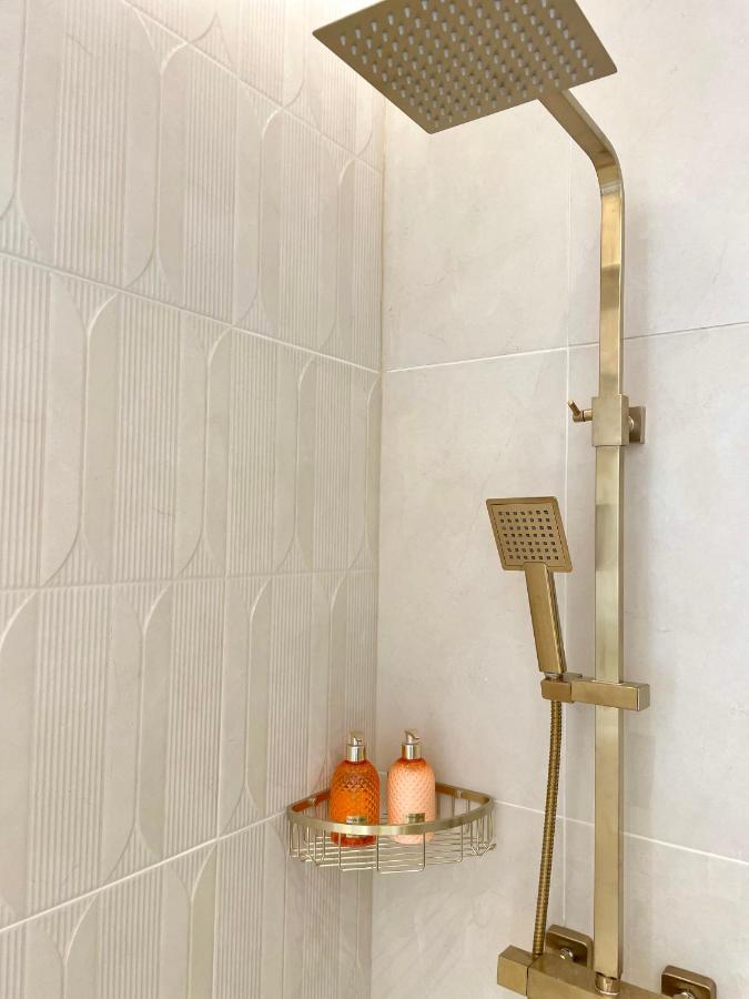 Stylish & Chic Central Apartment With Hot Tub 퍼스 외부 사진