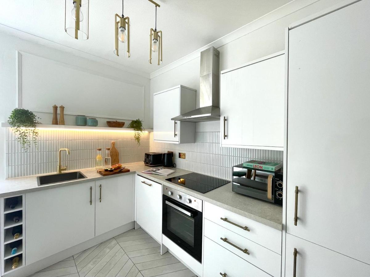 Stylish & Chic Central Apartment With Hot Tub 퍼스 외부 사진