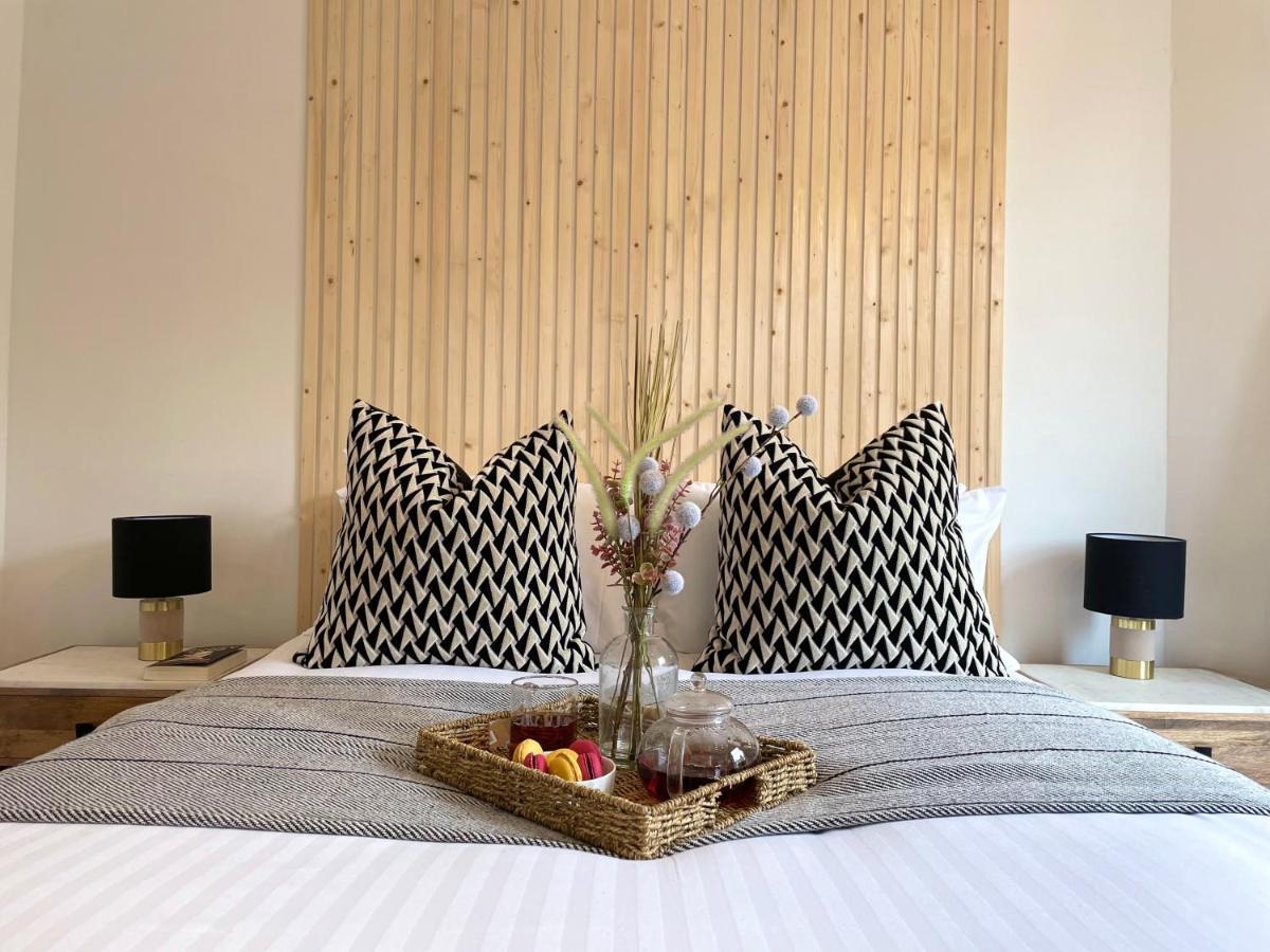 Stylish & Chic Central Apartment With Hot Tub 퍼스 외부 사진