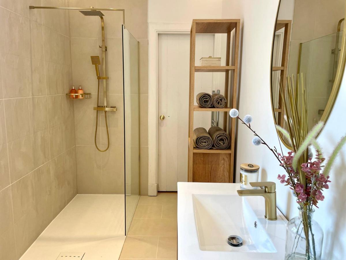 Stylish & Chic Central Apartment With Hot Tub 퍼스 외부 사진