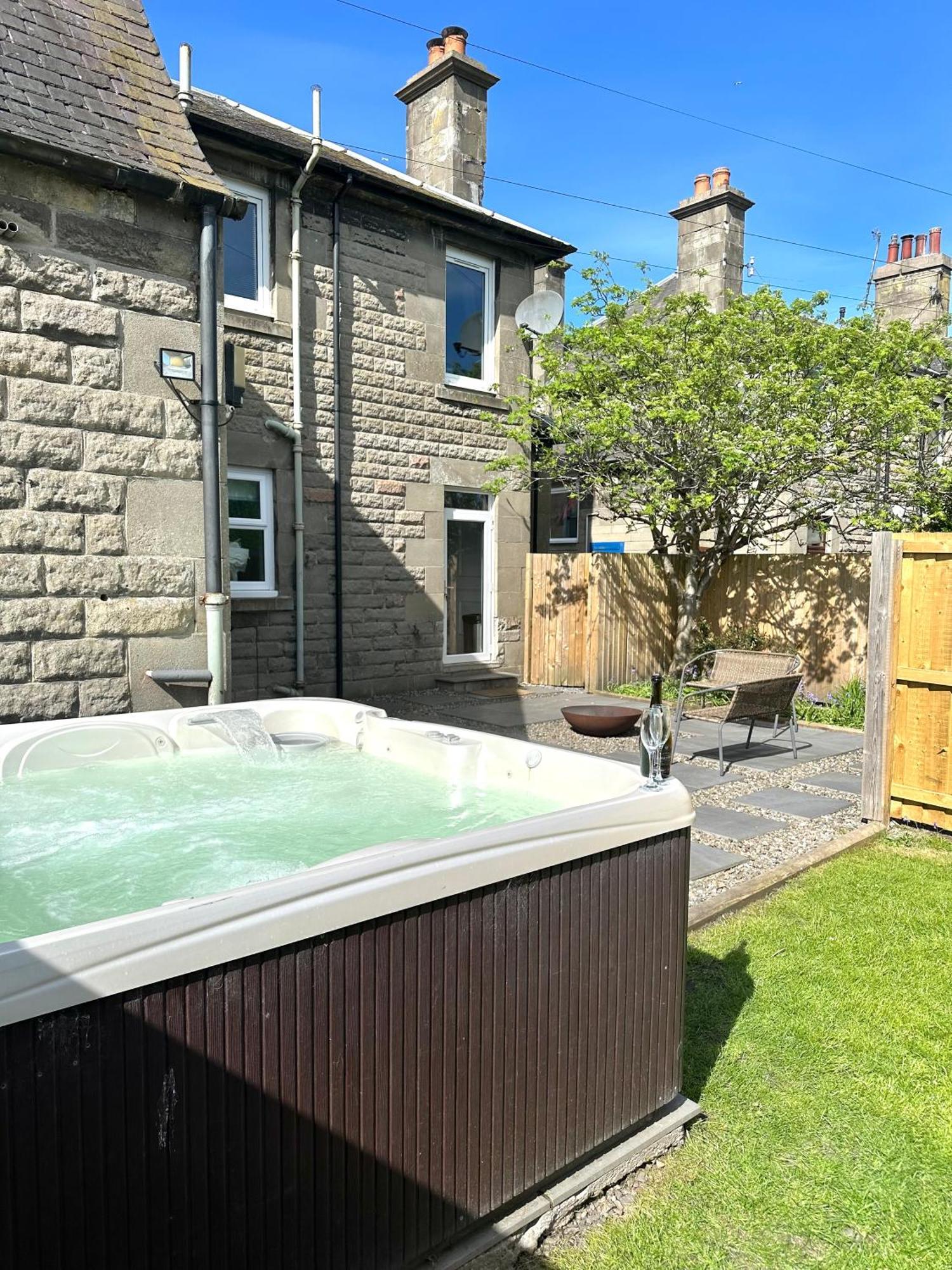 Stylish & Chic Central Apartment With Hot Tub 퍼스 외부 사진
